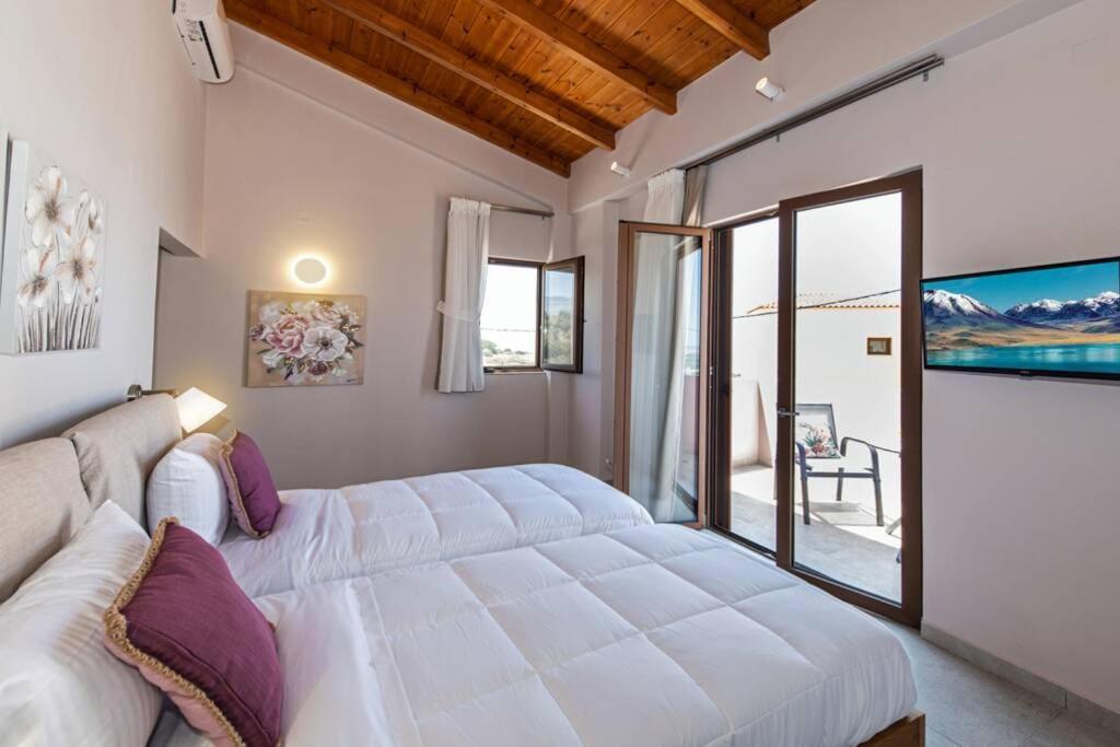 Villa Anthi, A Modern Villa With Salted Water Pool,Hot Tub & Bbq! 레팀노 외부 사진
