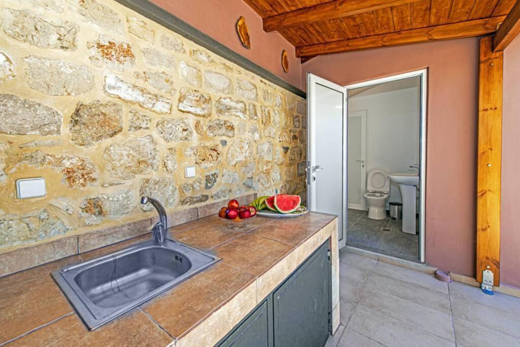 Villa Anthi, A Modern Villa With Salted Water Pool,Hot Tub & Bbq! 레팀노 외부 사진